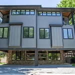 New Hidden Gem, Luxury Kitchen, 5 Min To Broadway *
