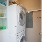 Beautiful In The Heart Of Downtown Walk To Broadway Apartment
