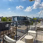 The Carter By Avantstay 2nd Floor Sleeps 48 Apartment