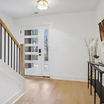 New Modern Escape With Rooftop Hot Tub * Nashville