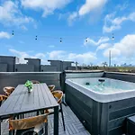 Luxe Urban Retreat - Private Rooftop Hot Tub Deck Apartment Nashville