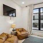 Apartment New Modern Escape With Rooftop Hot Tub *
