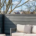 Luxe Urban Retreat - Private Rooftop Hot Tub Deck Nashville