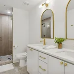 Apartment New Modern Escape With Rooftop Hot Tub Nashville