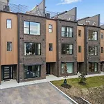 3Br Townhome Rooftop Views Hot Tub & Fireplace