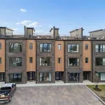 3Br Townhome Rooftop Views Hot Tub & Fireplace
