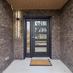 New Modern Escape With Rooftop Hot Tub Nashville
