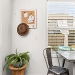 Private With Fenced Yard In Walkable East Holiday home