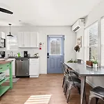 Private With Fenced Yard In Walkable East Holiday home Nashville