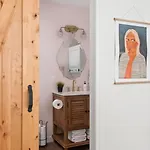 Holiday home Private With Fenced Yard In Walkable East *
