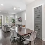 Holiday home Cypress - Private Rooftop Patio - Mins To Broadway *
