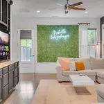 Holiday home Rooftop, Large Backyard, Fire Pit, Near Downtown