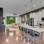 Holiday home Rooftop, Large Backyard, Fire Pit, Near Downtown Nashville