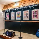 Holiday home Rooftop Downtown Views - Bluebird Karaoke *