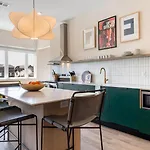 Sleeps 24 Game Rooms Murals Balconies Soundcheck Vinyl House By Avantstay