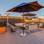 Dual Homes Rooftop Deck In Downtown *