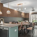 The Belmont House - Walk To 12 South