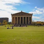 Stylish 3 Bed Retreat, Rooftop, Parking, Sleeps 10, Ensuite Baths, Bunk Room, Gourmet Kitchen, Cozy Living Space, Rooftop Views & Fire Table, Near Downtown, Distilleries & Marathon Village, 24 Hr Hospitality