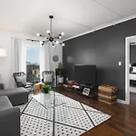 Holiday home To The Stars On Music Row With Pool And Free Parking *