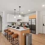 Hyve - Boho Bliss - 3 Bedroom - Located In Sobro