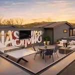 Holiday home Upscale Multi-level Rooftop & Game Fun