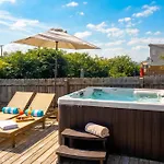 Luxe Pool Hot Tub & Game Room Downtown Nashville