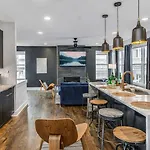Beautiful Nashville Home - Broadway Escape