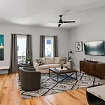 Spacious Nash Home For 12 Guests With Rooftop Views And Hot Tub