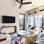 Sleeps 24 4 Modern Midtown Apartments W Gym Pool Walkable To Shops Eats