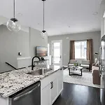 New Nashville Home - Rooftop Views - Hot Tub