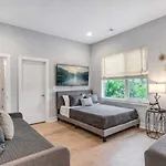 Scovel Row Retreat-Rooftop Views Near Broadway