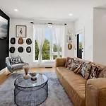 Haven With Gorgeous Skyline Views Holiday home *