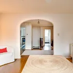 Rhythm - Walk To 12 South - Mins To Broadway