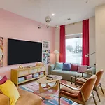 Sleeps 44 4 Themed Lofts W Skyline Balconies Neon Backdrops Glam Kitchens—perfect For Group The Swift Retreat By Avantstay Holiday home *
