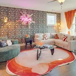Holiday home Retro Disco Haven Near Downtown Nash! Nashville