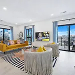 Holiday home Hyve-anthem-private Balconies-walk To Broadway