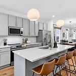 Cliffside Social By Avantstay Rooftop Lounge Firepit Mini Gold Game Room Near Broadway