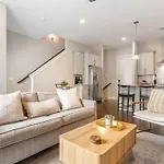 The Groovy Goodrich - Rooftop Hot Tub And City Views