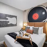 Vinyl - Rooftop Pool - Gym - On Music Row