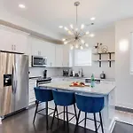 Rooftop Views & Patio Lounge Near Downtown Nashville