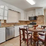 5 Mi To Broadway Fun! Group-Ready Nashville Home