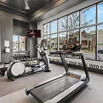 Petal & Palm-rooftop Patio & Gym-mins To Broadway Nashville