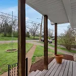 The Cornish Classic - Cozy Ranch Near Downtown Nashville