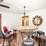 Upper Unit Retreat Pet-friendly Holiday home