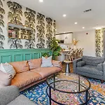 Petal & Palm-rooftop Patio & Gym-mins To Broadway Holiday home *