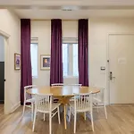 Holiday home Sleeps 44 4 Themed Lofts W Skyline Balconies Neon Backdrops Glam Kitchens—perfect For Group The Swift Retreat By Avantstay *