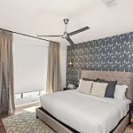 8th Ave South Gem Fabulous For Groups Of 12 Holiday home