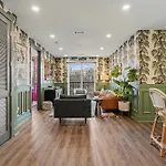 Petal & Palm-rooftop Patio & Gym-mins To Broadway Holiday home Nashville