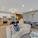 Hyve-anthem-private Balconies-walk To Broadway Holiday home *