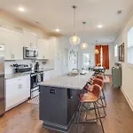 Holiday home Retro Disco Haven Near Downtown Nash! Nashville